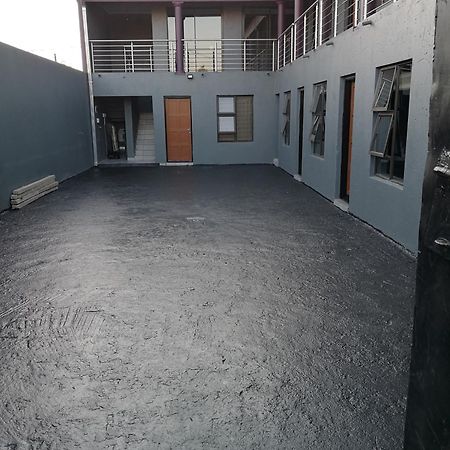 Fgm Guesthouse 2 Alberton Bagian luar foto